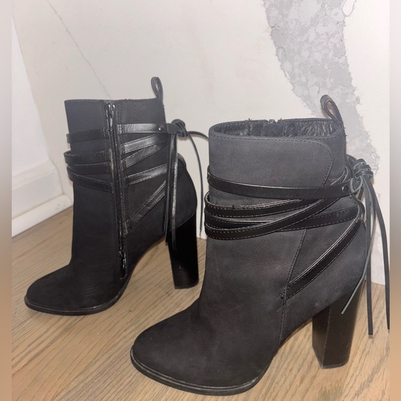 Revolve Steven Madden Gaybel Bootie in Black Nubuck women’s size 7 - Picture 7 of 11